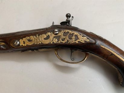 Long pistolet d'arçon à silex par Jean de...