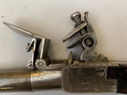 Pistolet de gousset à coffre et à silex....