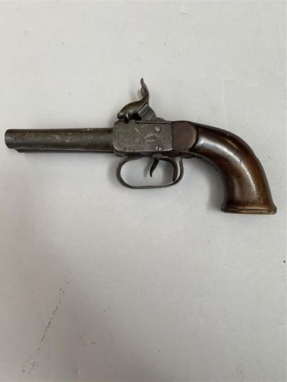 Pistolet de défense à coffre et à percussion...