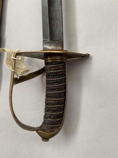 Sabre d'officier d'artillerie composite....