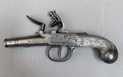 Très joli pistolet à silex tout fer de poche...