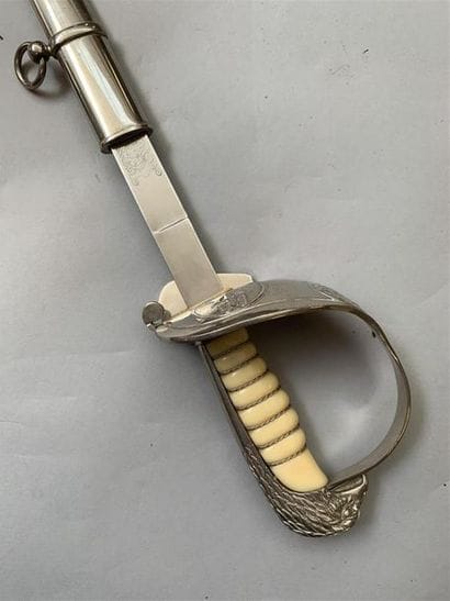 Sabre de parade saoudienne, fusée en bakelyte...