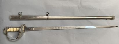 Sabre de parade saoudienne, fusée en bakelyte...