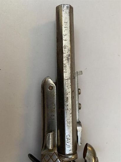 Pistolet à deux canons en table calibre 9...