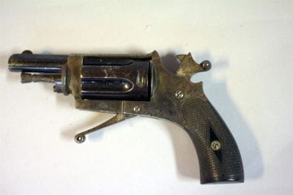 Revolver belge calibre 6mm velodog. Chien...