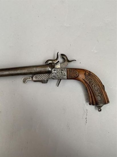 Grand pistolet double à canons en table et...