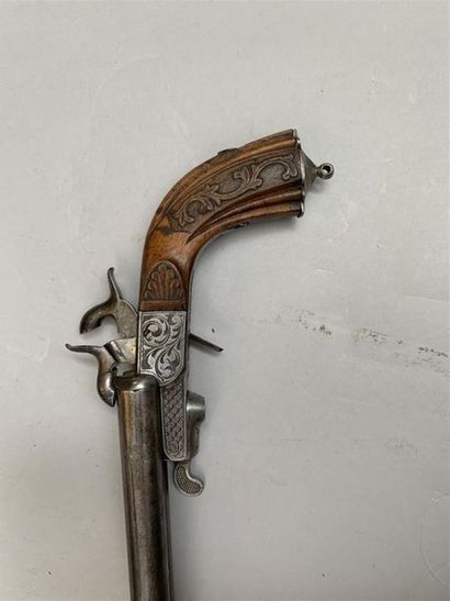 Grand pistolet double à canons en table et...