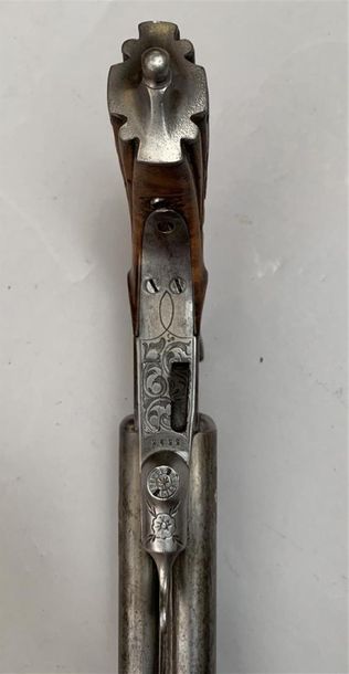 Grand pistolet double à canons en table et...