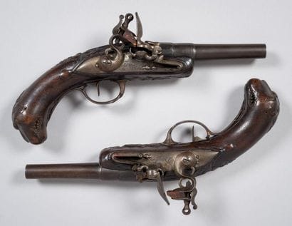 paire de pistolets d'officier de Marine dans...