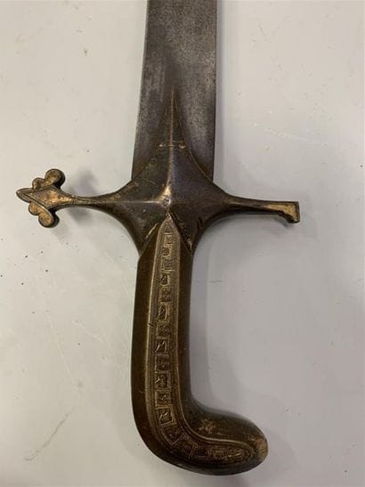 Joli sabre à la mameluk, monture en bronze...
