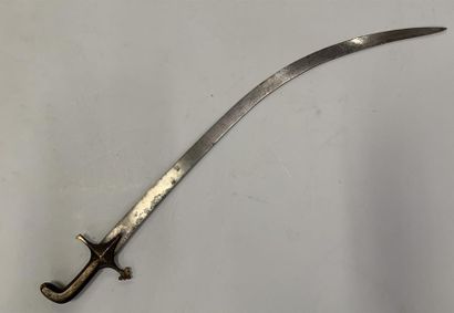 Joli sabre à la mameluk, monture en bronze...