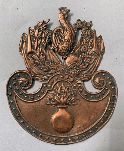 Lot de cuivreries (4 pièces) : une plaque...