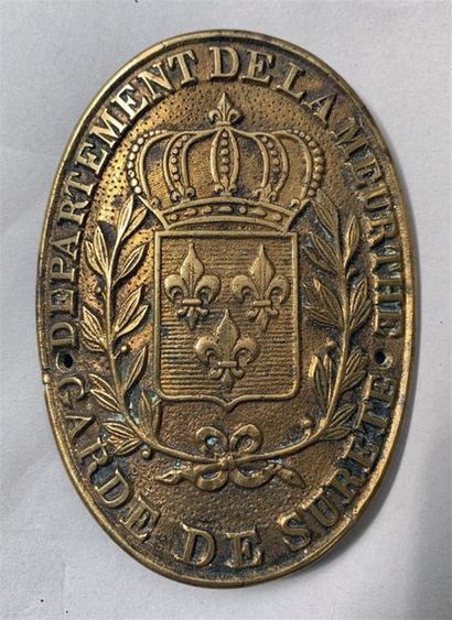 Lot de cuivreries (4 pièces) : une plaque...
