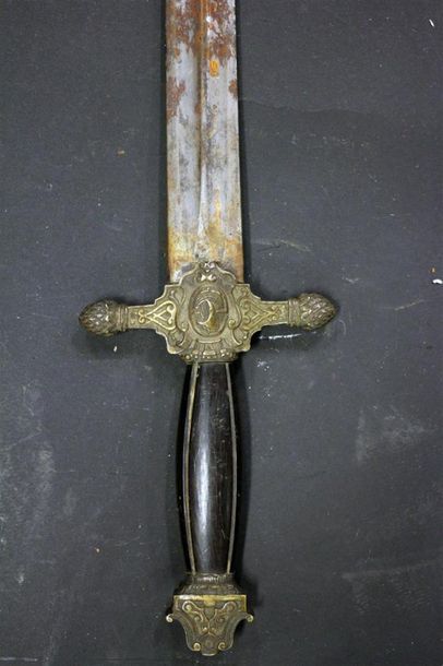 Lot de trois armes blanches dont une baïonnette...