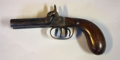 Pistolet à coffre et à percussion à deux...