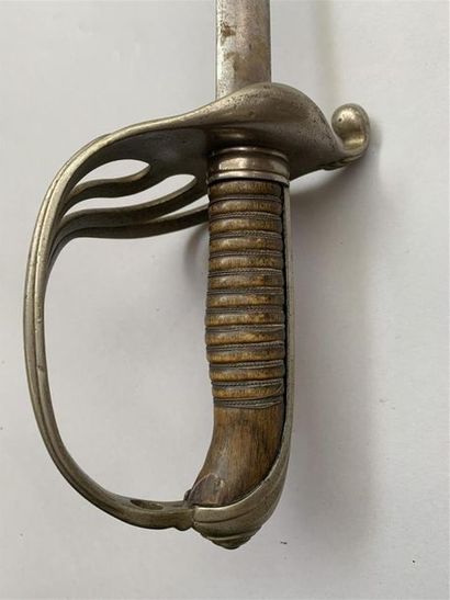 Lot de trois sabres français comprenant :...