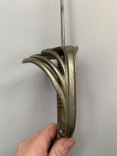 Lot de trois sabres français comprenant :...