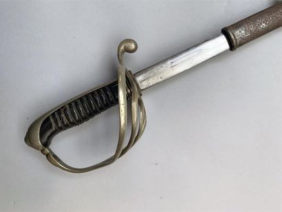Lot de trois sabres français comprenant :...