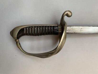 Lot de trois sabres français comprenant :...