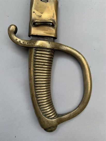 Lot de trois sabres français comprenant :...