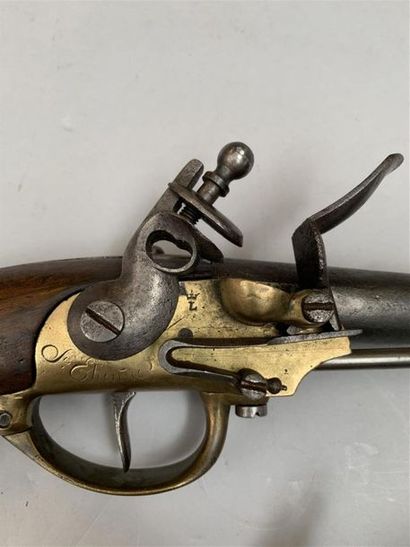 Paire de pistolets réglementaires Français...