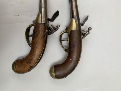 Paire de pistolets réglementaires Français...