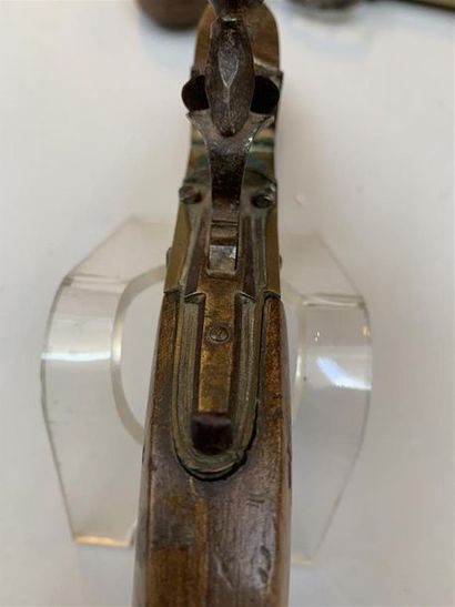 Paire de pistolets à coffre et à silex. Armes...