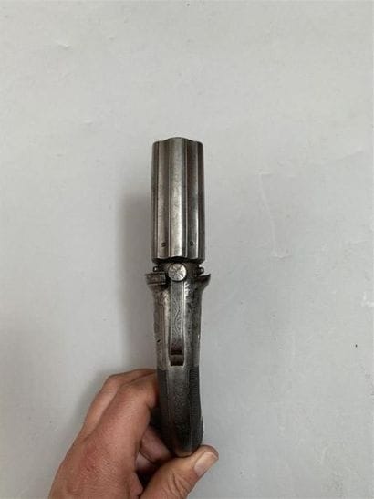 Grande poivrière de poche par 