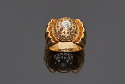 18 k (750 thousandths) yellow gold ring set...