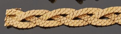 18 k (750 thousandths) yellow gold set comprising...