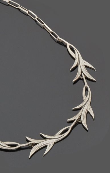 DELAVAN

Silver necklace made of four floral...