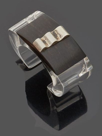 Catherine NOLL

Cuff bracelet in plexiglass...
