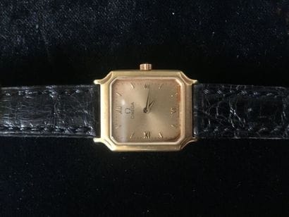 OMEGA
18k (750 thousandths) yellow gold ladies'...
