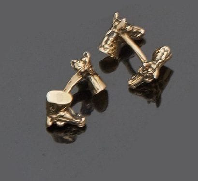 Pair of double horse-headed vermeil cufflinks.

Weight:...