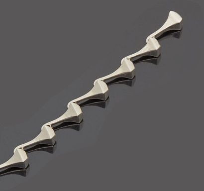 GUCCI

Silver man bracelet representing nails.

Signed...