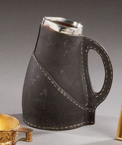 DOULTON

Earthenware water pot imitating...