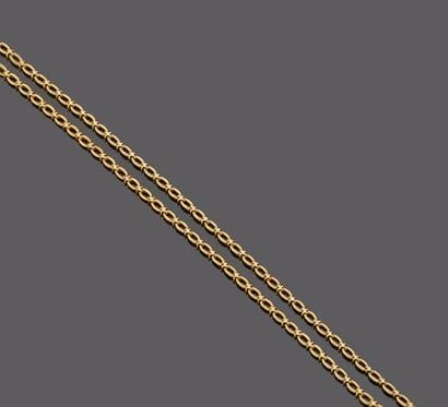 18 k (750 thousandths) yellow gold chain.

Weight:...