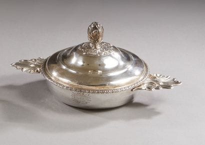 PARIS 1747 - 1748
Covered bowl, the rim moulded...