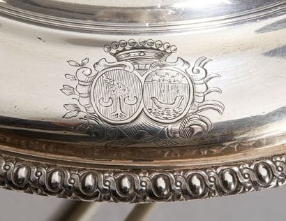 PARIS 1747 - 1748
Covered bowl, the rim moulded...