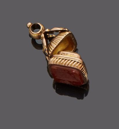 Stamp pendant in yellow gold (low title)...