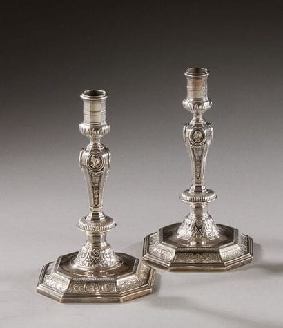 PARIS 1723 - 1724

A pair of square-based...