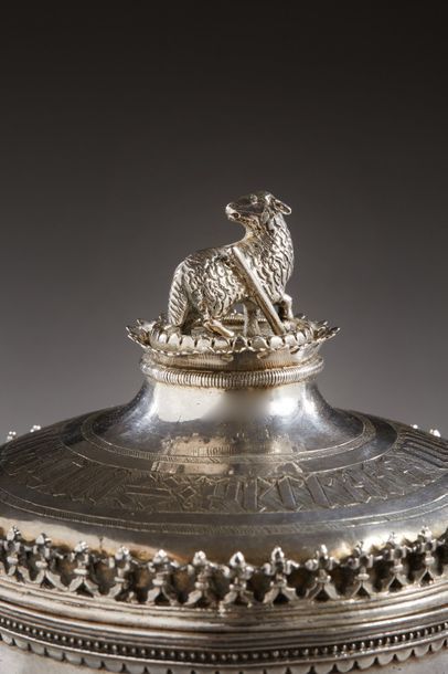 FRANCE 15th century

A round silver host...