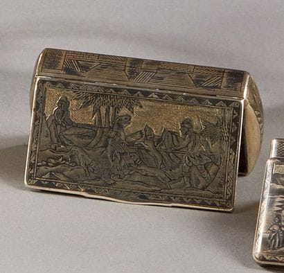 Slightly oblong snuff box in silver 84 zolotniks...