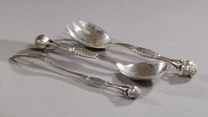 Georg JENSEN

Three silver service cutlery...
