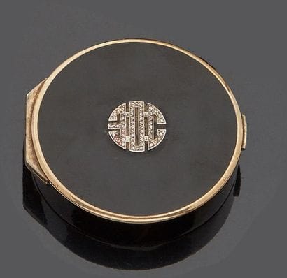 CARTIER circa 1930

Round black enamelled...