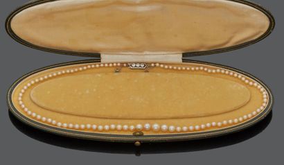 Necklace of fine falling pearls, 18 k (750...