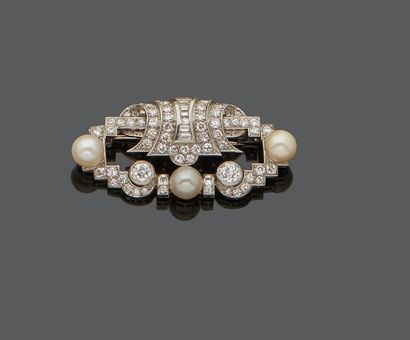 Brooch in 18 k (750 thousandths) white gold...
