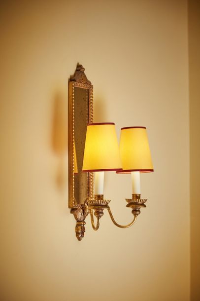Vaughan Designs. Paire d'appliques néoclassiques...