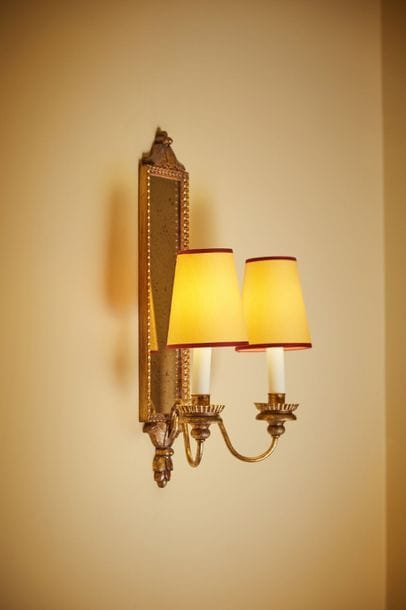 Vaughan Designs. Paire d'appliques néoclassiques...