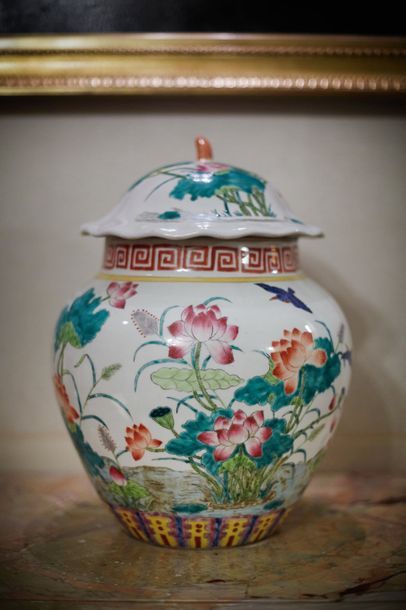 Pot à gingembre couvert en porcelaine à décor...